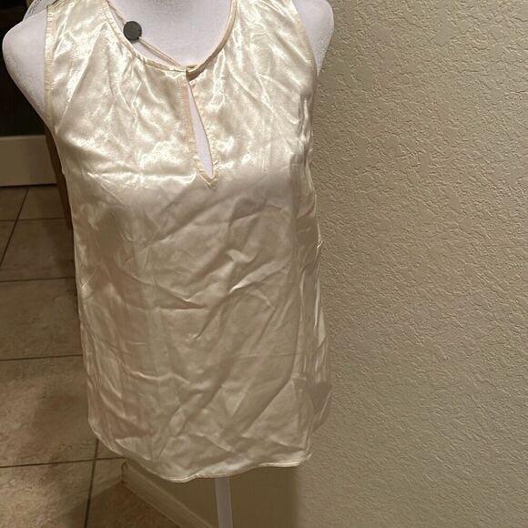 Twinset Women's S Sleeveless Satin Keyhole Blouse Ivory Cream Quiet Luxury New - Picture 10 of 11